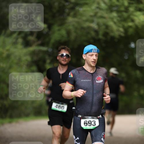 30.08.2026 - Elbe Triathlon Hamburg Antke Förster http://msf.ph/oto/10099533 30.08.2026 10:55:33 Laufen 460, 693 meine-sportfotos.de