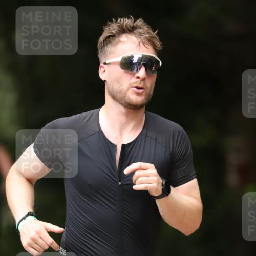 30.08.2026 - Elbe Triathlon Hamburg Antke Förster http://msf.ph/oto/10099543 30.08.2026 10:55:36 Laufen 460, 1 meine-sportfotos.de