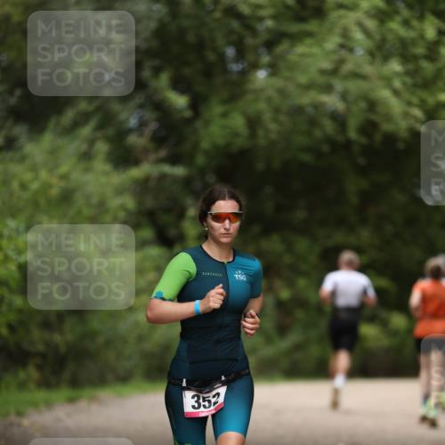 30.08.2026 - Elbe Triathlon Hamburg Antke Förster http://msf.ph/oto/10099565 30.08.2026 10:55:52 Laufen 352 meine-sportfotos.de
