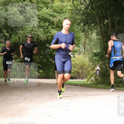 30.08.2026 - Elbe Triathlon Hamburg Antke Förster http://msf.ph/oto/10099566 30.08.2026 10:59:58 Laufen 732, 729 meine-sportfotos.de
