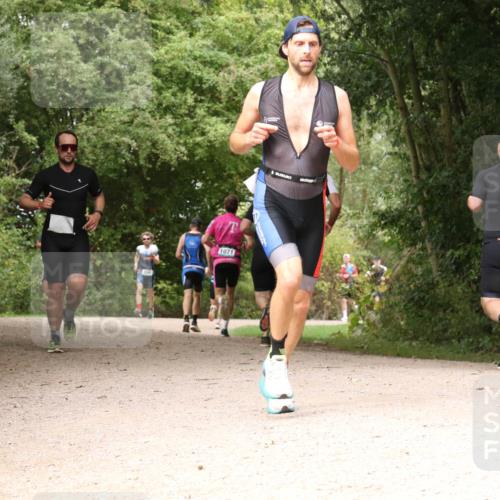 30.08.2026 - Elbe Triathlon Hamburg Antke Förster http://msf.ph/oto/10099582 30.08.2026 11:00:04 Laufen 1071 meine-sportfotos.de