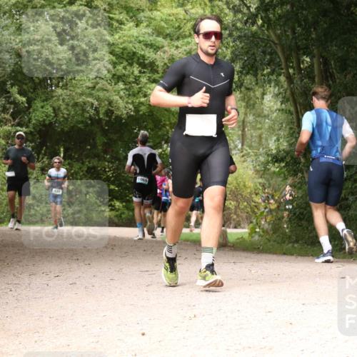 30.08.2026 - Elbe Triathlon Hamburg Antke Förster http://msf.ph/oto/10099586 30.08.2026 11:00:06 Laufen 434, 1069 meine-sportfotos.de