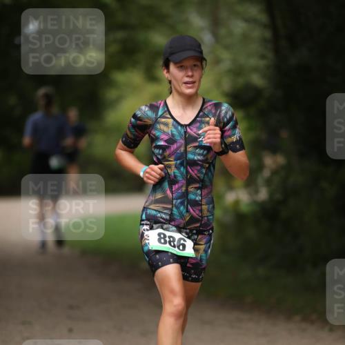 30.08.2026 - Elbe Triathlon Hamburg Antke Förster http://msf.ph/oto/10099597 30.08.2026 10:56:30 Laufen 886 meine-sportfotos.de