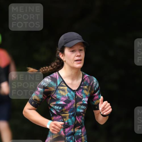 30.08.2026 - Elbe Triathlon Hamburg Antke Förster http://msf.ph/oto/10099601 30.08.2026 10:56:31 Laufen 886, 8 meine-sportfotos.de