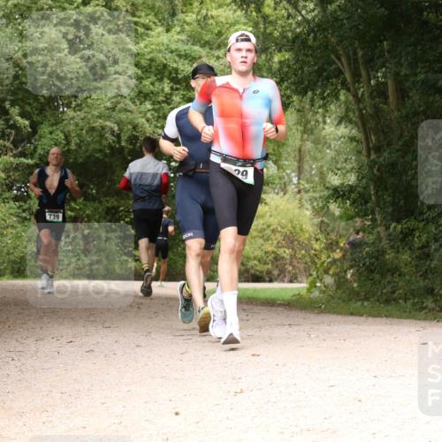 30.08.2026 - Elbe Triathlon Hamburg Antke Förster http://msf.ph/oto/10099604 30.08.2026 11:00:18 Laufen 799, 739, 29 meine-sportfotos.de