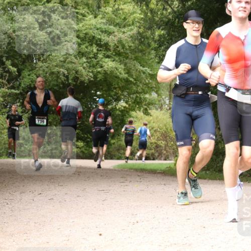 30.08.2026 - Elbe Triathlon Hamburg Antke Förster http://msf.ph/oto/10099606 30.08.2026 11:00:19 Laufen 799, 739 meine-sportfotos.de