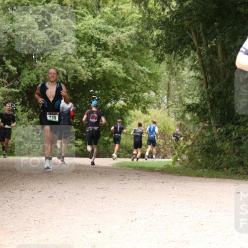 30.08.2026 - Elbe Triathlon Hamburg Antke Förster http://msf.ph/oto/10099608 30.08.2026 11:00:19 Laufen 799, 739 meine-sportfotos.de