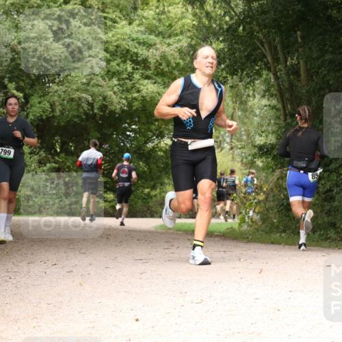 30.08.2026 - Elbe Triathlon Hamburg Antke Förster http://msf.ph/oto/10099612 30.08.2026 11:00:21 Laufen 799, 85 meine-sportfotos.de