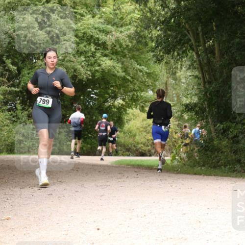 30.08.2026 - Elbe Triathlon Hamburg Antke Förster http://msf.ph/oto/10099616 30.08.2026 11:00:23 Laufen 799, 85 meine-sportfotos.de