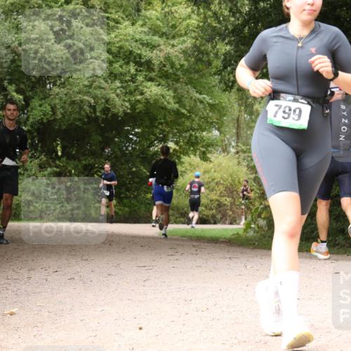 30.08.2026 - Elbe Triathlon Hamburg Antke Förster http://msf.ph/oto/10099620 30.08.2026 11:00:25 Laufen 799 meine-sportfotos.de