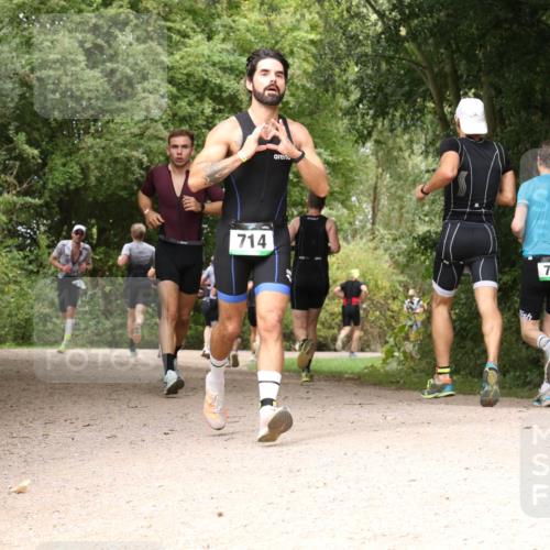 30.08.2026 - Elbe Triathlon Hamburg Antke Förster http://msf.ph/oto/10099646 30.08.2026 11:00:42 Laufen 714, 736 meine-sportfotos.de