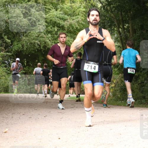 30.08.2026 - Elbe Triathlon Hamburg Antke Förster http://msf.ph/oto/10099648 30.08.2026 11:00:42 Laufen 714, 736 meine-sportfotos.de