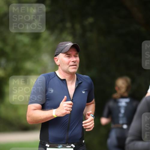 30.08.2026 - Elbe Triathlon Hamburg Antke Förster http://msf.ph/oto/10099649 30.08.2026 10:57:04 Laufen 734, 2 meine-sportfotos.de