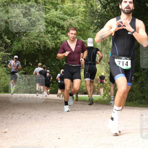 30.08.2026 - Elbe Triathlon Hamburg Antke Förster http://msf.ph/oto/10099650 30.08.2026 11:00:43 Laufen 714 meine-sportfotos.de