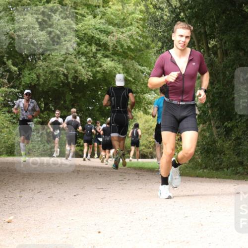 30.08.2026 - Elbe Triathlon Hamburg Antke Förster http://msf.ph/oto/10099654 30.08.2026 11:00:44 Laufen  meine-sportfotos.de