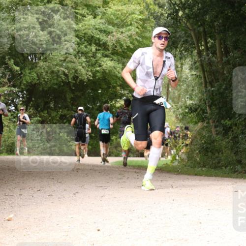 30.08.2026 - Elbe Triathlon Hamburg Antke Förster http://msf.ph/oto/10099660 30.08.2026 11:00:47 Laufen 408, 736 meine-sportfotos.de