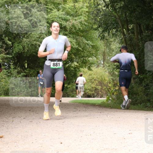 30.08.2026 - Elbe Triathlon Hamburg Antke Förster http://msf.ph/oto/10099684 30.08.2026 11:00:59 Laufen 563, 881 meine-sportfotos.de