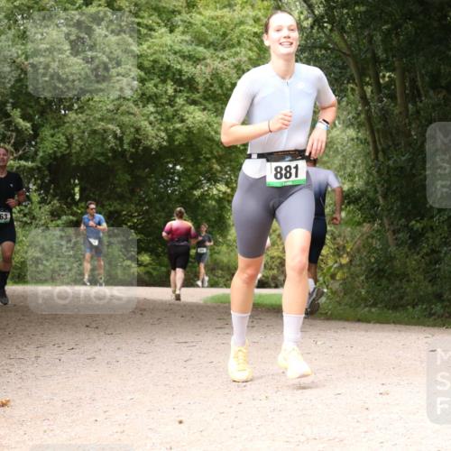 30.08.2026 - Elbe Triathlon Hamburg Antke Förster http://msf.ph/oto/10099686 30.08.2026 11:00:59 Laufen 563, 881 meine-sportfotos.de