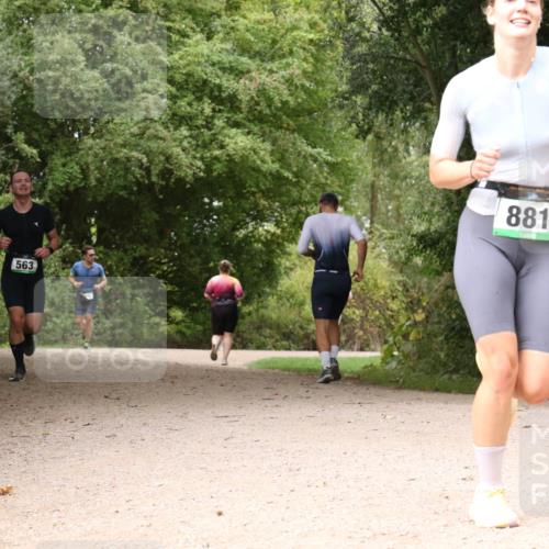 30.08.2026 - Elbe Triathlon Hamburg Antke Förster http://msf.ph/oto/10099688 30.08.2026 11:01:00 Laufen 563, 881 meine-sportfotos.de