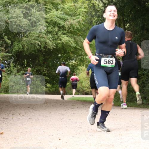 30.08.2026 - Elbe Triathlon Hamburg Antke Förster http://msf.ph/oto/10099696 30.08.2026 11:01:03 Laufen 716, 563, 8 meine-sportfotos.de