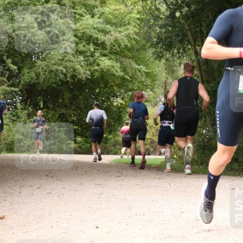 30.08.2026 - Elbe Triathlon Hamburg Antke Förster http://msf.ph/oto/10099698 30.08.2026 11:01:03 Laufen 716, 563 meine-sportfotos.de
