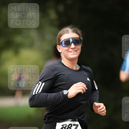 30.08.2026 - Elbe Triathlon Hamburg Antke Förster http://msf.ph/oto/10099699 30.08.2026 10:57:34 Laufen 887 meine-sportfotos.de