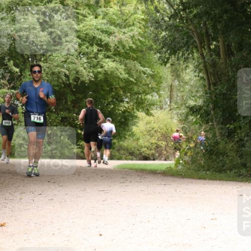 30.08.2026 - Elbe Triathlon Hamburg Antke Förster http://msf.ph/oto/10099702 30.08.2026 11:01:08 Laufen 880, 716 meine-sportfotos.de
