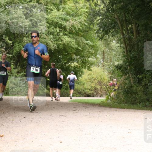 30.08.2026 - Elbe Triathlon Hamburg Antke Förster http://msf.ph/oto/10099704 30.08.2026 11:01:08 Laufen 716, 880 meine-sportfotos.de
