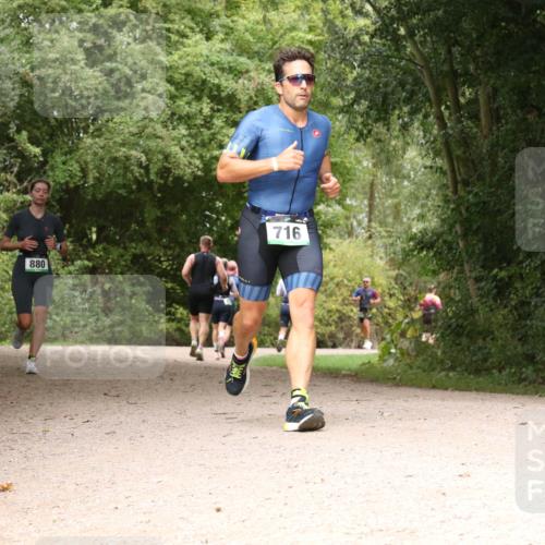 30.08.2026 - Elbe Triathlon Hamburg Antke Förster http://msf.ph/oto/10099708 30.08.2026 11:01:10 Laufen 880, 716 meine-sportfotos.de