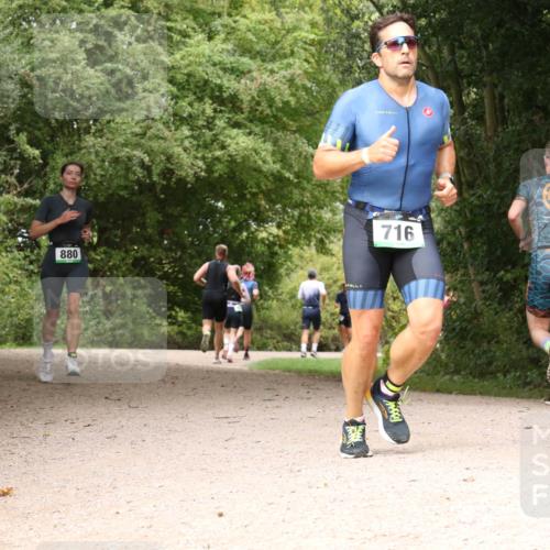 30.08.2026 - Elbe Triathlon Hamburg Antke Förster http://msf.ph/oto/10099710 30.08.2026 11:01:10 Laufen 880, 716 meine-sportfotos.de