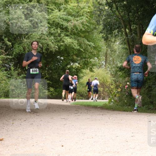 30.08.2026 - Elbe Triathlon Hamburg Antke Förster http://msf.ph/oto/10099712 30.08.2026 11:01:11 Laufen 880, 716 meine-sportfotos.de