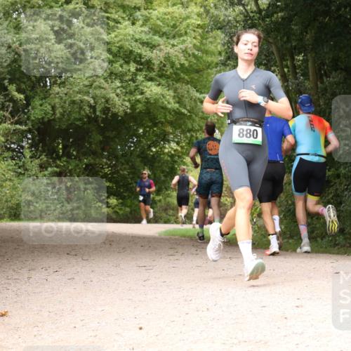 30.08.2026 - Elbe Triathlon Hamburg Antke Förster http://msf.ph/oto/10099716 30.08.2026 11:01:13 Laufen 880 meine-sportfotos.de