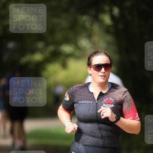 30.08.2026 - Elbe Triathlon Hamburg Antke Förster http://msf.ph/oto/10099753 30.08.2026 10:58:21 Laufen 391, 1910 meine-sportfotos.de