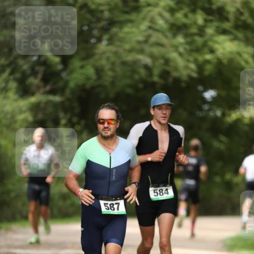 30.08.2026 - Elbe Triathlon Hamburg Antke Förster http://msf.ph/oto/10099759 30.08.2026 10:58:30 Laufen 584, 587 meine-sportfotos.de