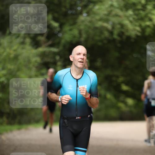 30.08.2026 - Elbe Triathlon Hamburg Antke Förster http://msf.ph/oto/10099783 30.08.2026 10:58:44 Laufen  meine-sportfotos.de