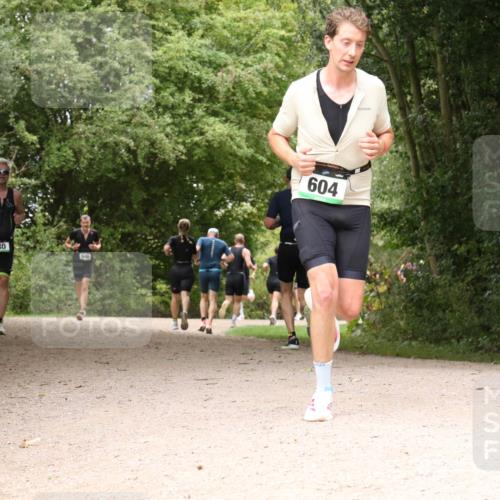 30.08.2026 - Elbe Triathlon Hamburg Antke Förster http://msf.ph/oto/10099788 30.08.2026 11:01:49 Laufen 680, 646, 604 meine-sportfotos.de