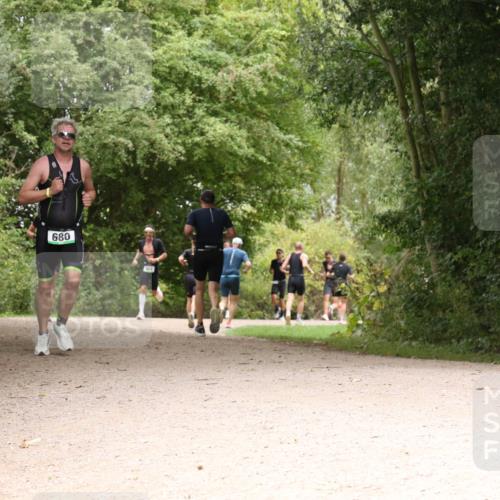 30.08.2026 - Elbe Triathlon Hamburg Antke Förster http://msf.ph/oto/10099792 30.08.2026 11:01:51 Laufen 680 meine-sportfotos.de