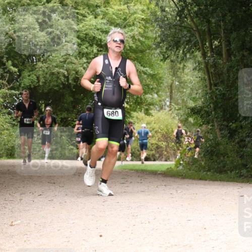 30.08.2026 - Elbe Triathlon Hamburg Antke Förster http://msf.ph/oto/10099796 30.08.2026 11:01:53 Laufen 646, 680 meine-sportfotos.de
