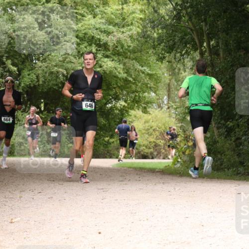 30.08.2026 - Elbe Triathlon Hamburg Antke Förster http://msf.ph/oto/10099804 30.08.2026 11:01:56 Laufen 664, 976, 646 meine-sportfotos.de