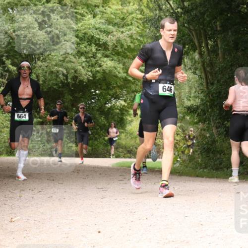 30.08.2026 - Elbe Triathlon Hamburg Antke Förster http://msf.ph/oto/10099808 30.08.2026 11:01:58 Laufen 664, 976, 646 meine-sportfotos.de