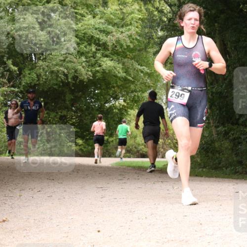30.08.2026 - Elbe Triathlon Hamburg Antke Förster http://msf.ph/oto/10099828 30.08.2026 11:02:06 Laufen 299 meine-sportfotos.de