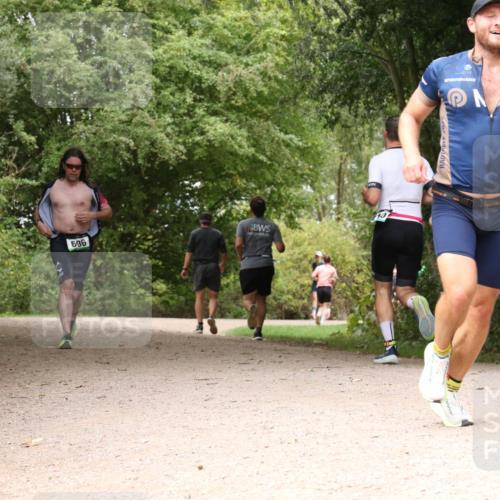 30.08.2026 - Elbe Triathlon Hamburg Antke Förster http://msf.ph/oto/10099836 30.08.2026 11:02:10 Laufen 696, 10 meine-sportfotos.de