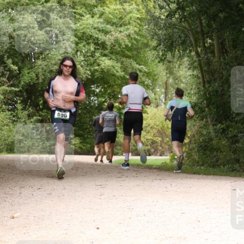 30.08.2026 - Elbe Triathlon Hamburg Antke Förster http://msf.ph/oto/10099838 30.08.2026 11:02:12 Laufen 696 meine-sportfotos.de