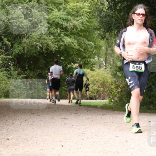 30.08.2026 - Elbe Triathlon Hamburg Antke Förster http://msf.ph/oto/10099842 30.08.2026 11:02:14 Laufen 696 meine-sportfotos.de