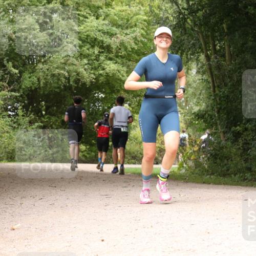 30.08.2026 - Elbe Triathlon Hamburg Antke Förster http://msf.ph/oto/10099848 30.08.2026 11:02:24 Laufen 843, 71 meine-sportfotos.de