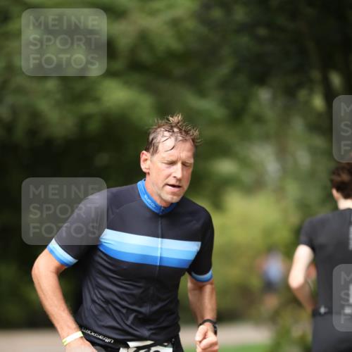 30.08.2026 - Elbe Triathlon Hamburg Antke Förster http://msf.ph/oto/10099853 30.08.2026 10:59:36 Laufen 749 meine-sportfotos.de
