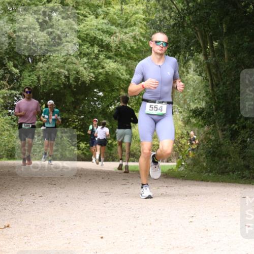 30.08.2026 - Elbe Triathlon Hamburg Antke Förster http://msf.ph/oto/10099882 30.08.2026 11:02:47 Laufen 509, 554 meine-sportfotos.de