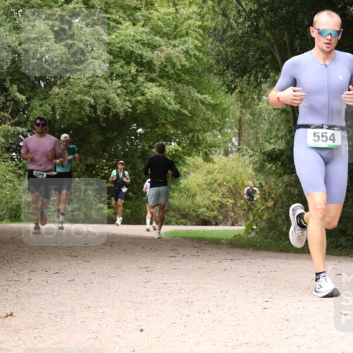 30.08.2026 - Elbe Triathlon Hamburg Antke Förster http://msf.ph/oto/10099884 30.08.2026 11:02:48 Laufen 509, 554 meine-sportfotos.de
