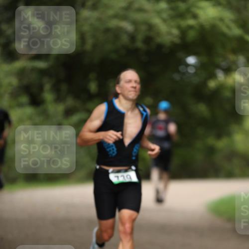 30.08.2026 - Elbe Triathlon Hamburg Antke Förster http://msf.ph/oto/10099917 30.08.2026 11:00:21 Laufen 739 meine-sportfotos.de