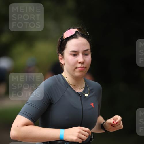 30.08.2026 - Elbe Triathlon Hamburg Antke Förster http://msf.ph/oto/10099929 30.08.2026 11:00:25 Laufen 799 meine-sportfotos.de
